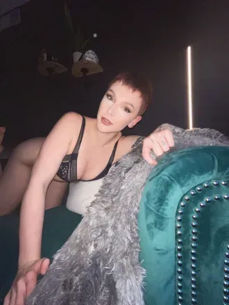 OnlyFans account  babycrimsonxclover avatar 1