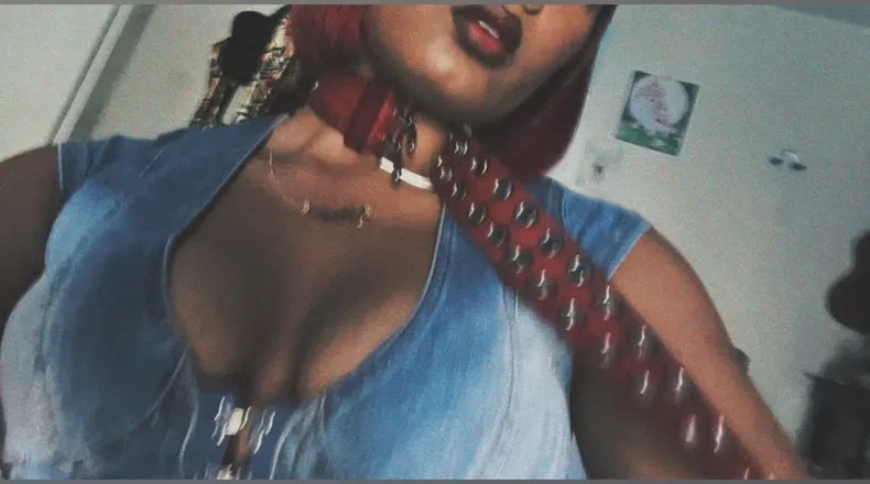 OnlyFans cuenta foxxcarmine avatar 1