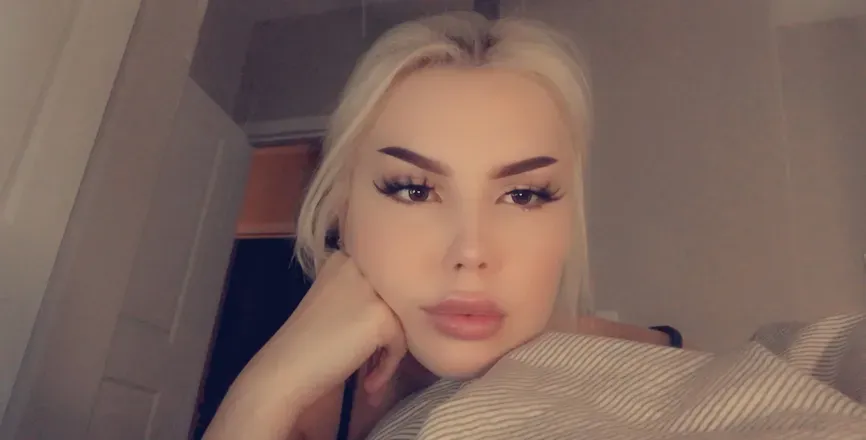 OnlyFans account  floosii avatar 1