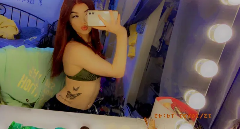 OnlyFans cuenta ayvamariee header 2