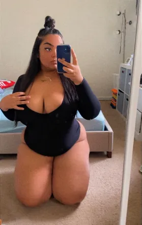 OnlyFans cuenta badgyal_vee header 2