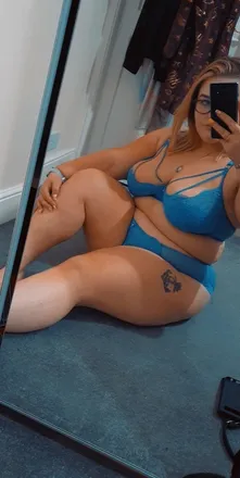 OnlyFans account  sexycurvygirl98 header 2