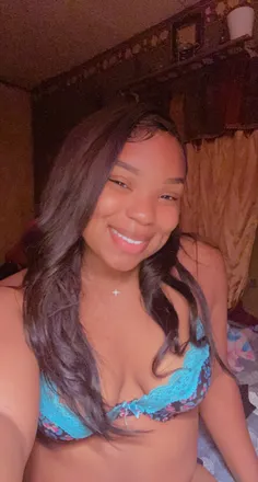 OnlyFans cuenta simplyyprettyy header 2