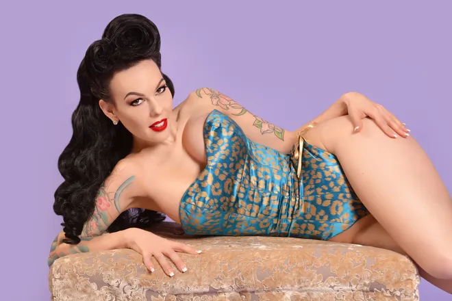 OnlyFans account  evilynthirteen header 2