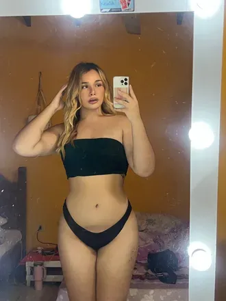OnlyFans cuenta hotshemalee avatar 1