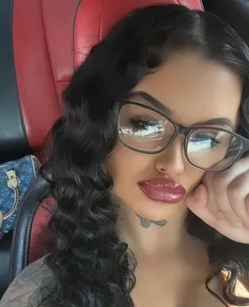 OnlyFans account  misstraptrin avatar 1