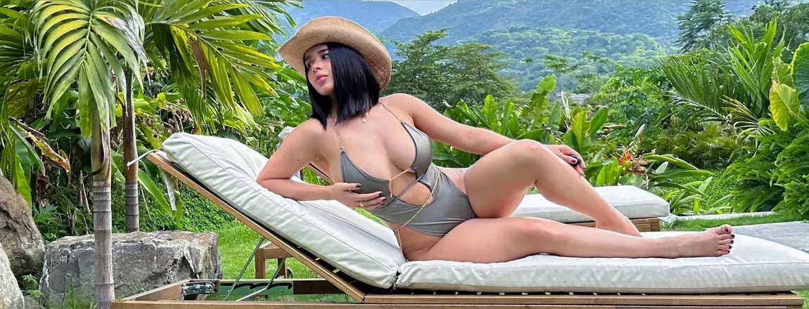 OnlyFans cuenta michellebluefree header 2