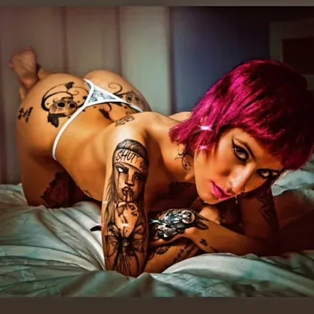 OnlyFans account  xxsuicidegirlxx header 2