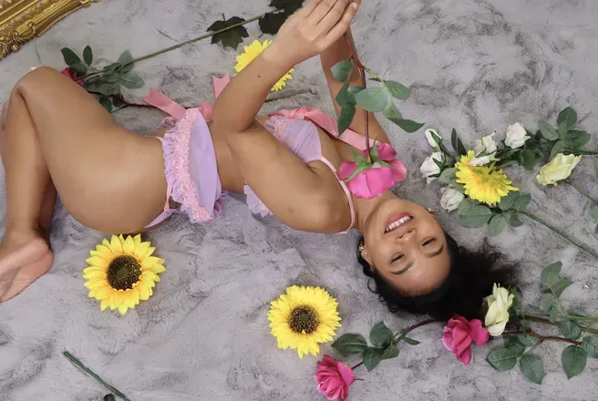 OnlyFans cuenta love.me.peachy header 2