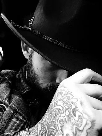 OnlyFans cuenta toneey header 2
