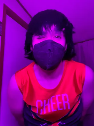 OnlyFans cuenta smol_anime_boi header 2