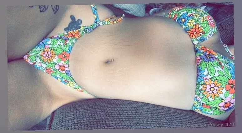 OnlyFans cuenta rosey_420 header 2