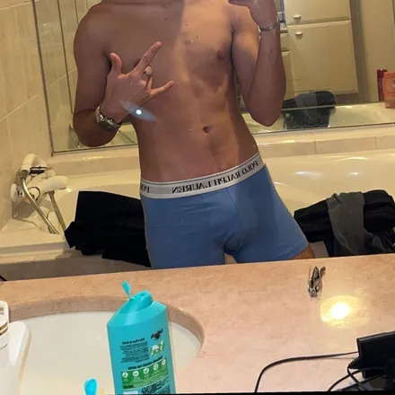 OnlyFans cuenta randoomfrenchboy header 2