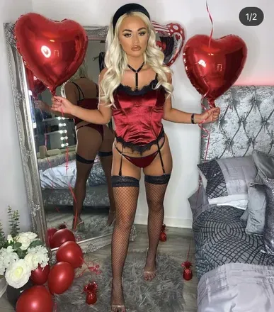 OnlyFans cuenta courtneydoylex header 2