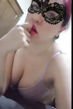 OnlyFans cuenta karivarg avatar 1