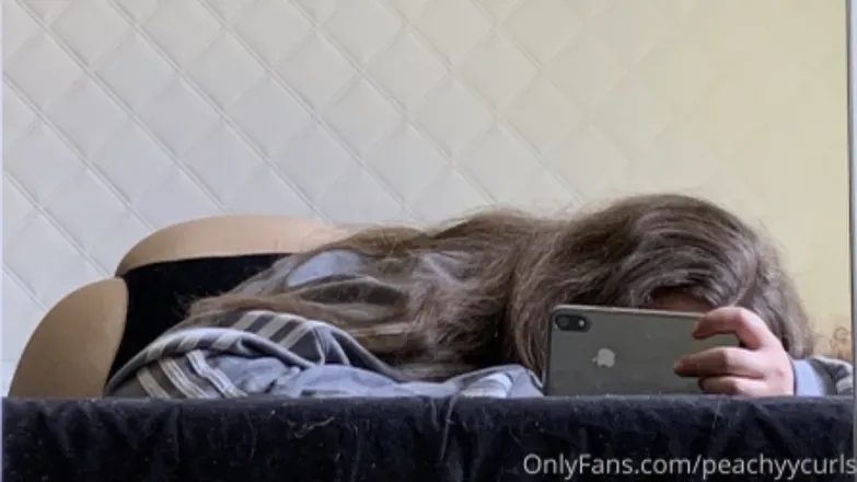 OnlyFans cuenta peachyycurls header 2