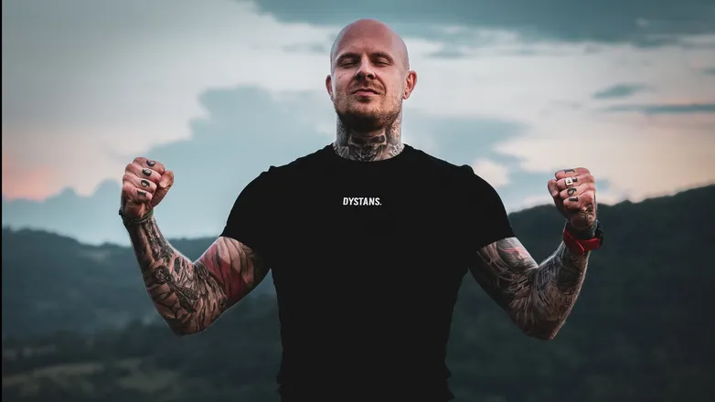 OnlyFans account  jakubczarodziej header 2