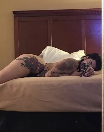 OnlyFans cuenta issarealrose header 2