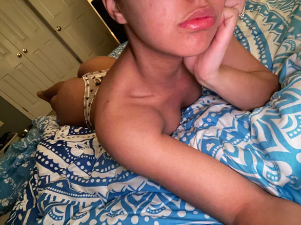 OnlyFans cuenta thong_girl header 2