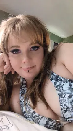 OnlyFans cuenta gloomymommi header 2