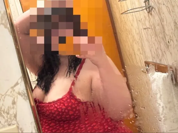 OnlyFans account  drippinpeach1996 header 2