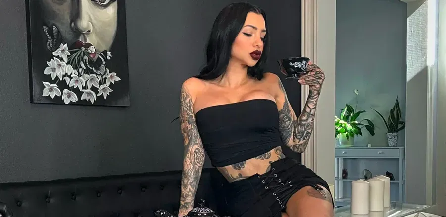 OnlyFans cuenta cassie.curses header 2