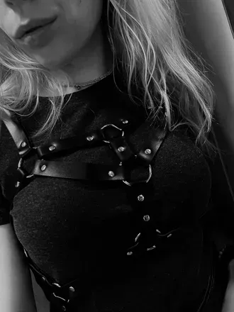 OnlyFans cuenta crimson_lisbeth header 2