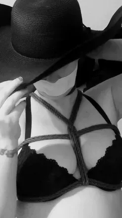 OnlyFans cuenta rikaranhite avatar 1