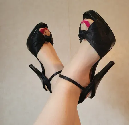 OnlyFans account  miss.teriousfeet avatar 1