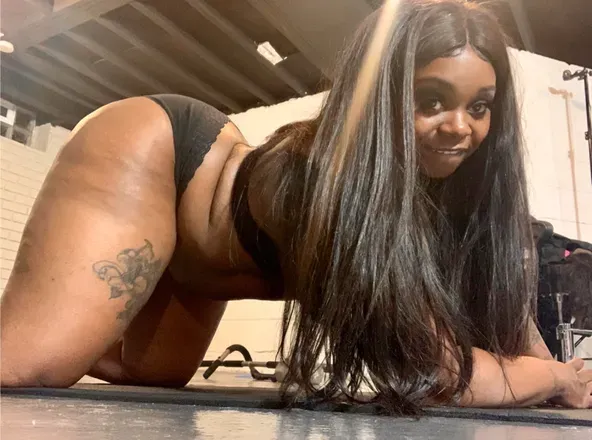 OnlyFans cuenta isisthabody avatar 1