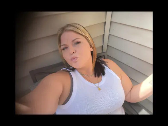 OnlyFans cuenta yourdadsfavwhitechic avatar 1