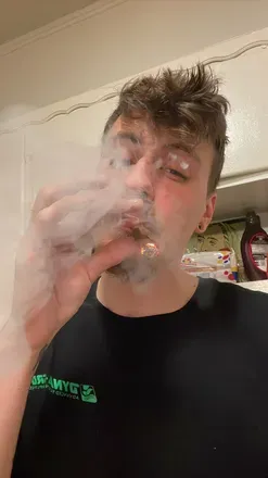 OnlyFans cuenta smokesandstrokes96 avatar 1