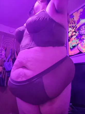 OnlyFans cuenta curlyesmee header 2