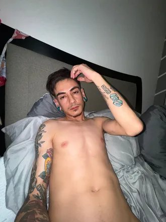 OnlyFans account  makeherc_m header 2