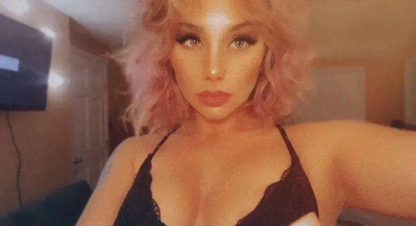 OnlyFans cuenta littleredren avatar 1