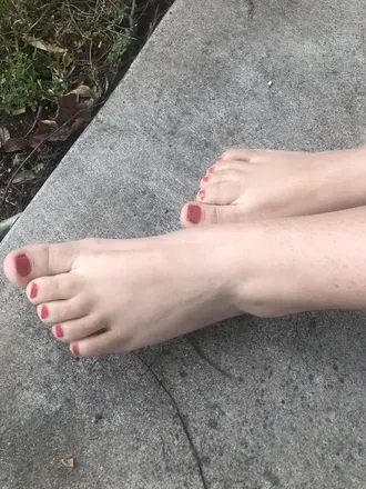 OnlyFans account  little_feet_20 avatar 1
