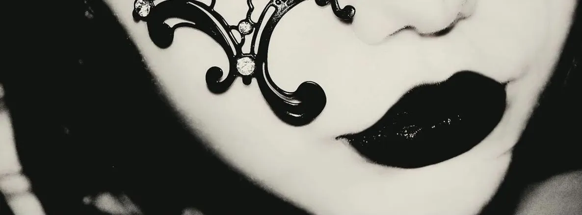 OnlyFans cuenta curvynerdygirly header 2