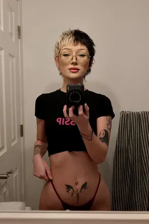 OnlyFans cuenta underboobgoddess avatar 1