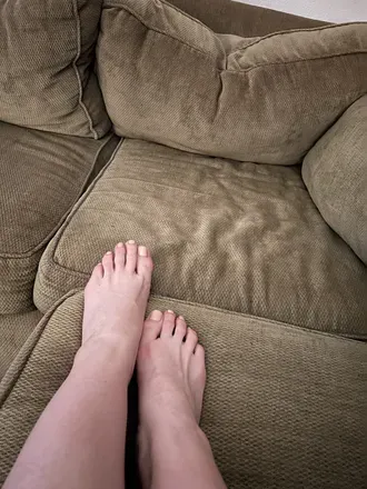 OnlyFans account  feetishgirl32 avatar 1