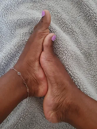 OnlyFans cuenta urfeetloverz header 2