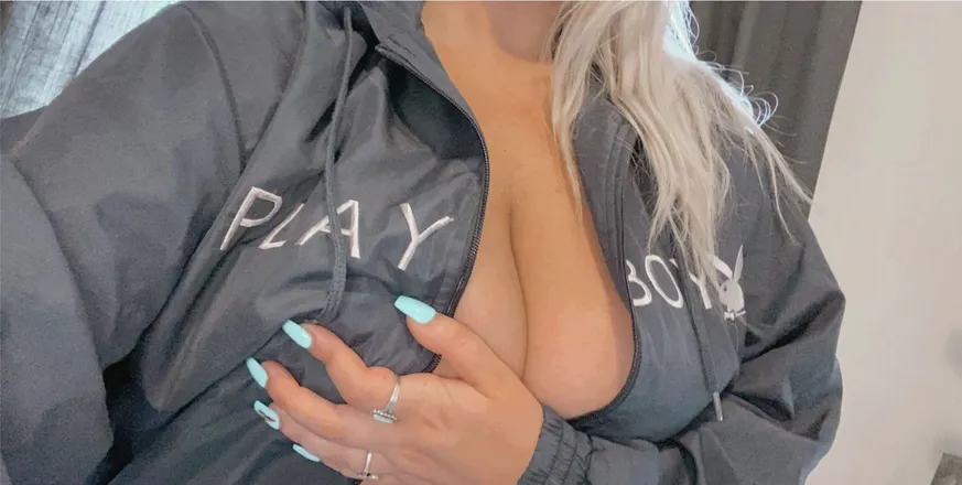 OnlyFans cuenta ellamiaforreal header 2