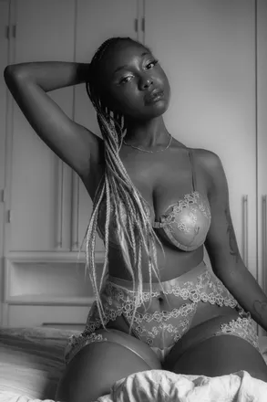OnlyFans cuenta moie.moon header 2