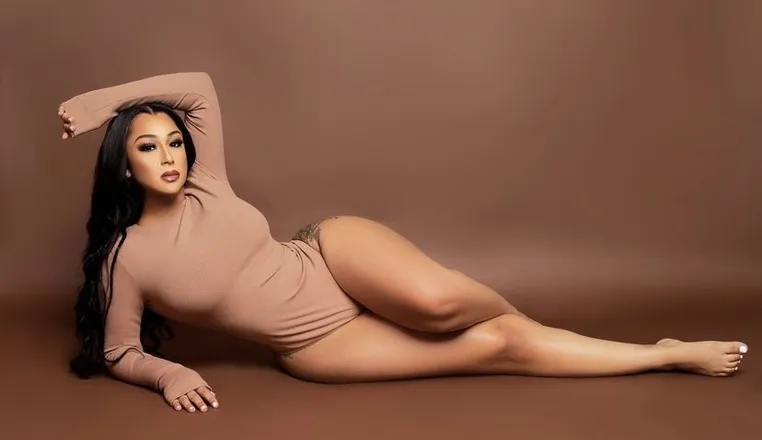 OnlyFans cuenta helloitsraven header 2