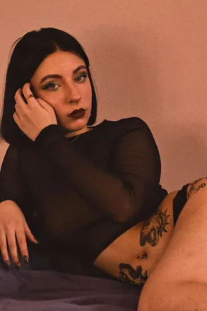 OnlyFans cuenta pomegranate_cake header 2