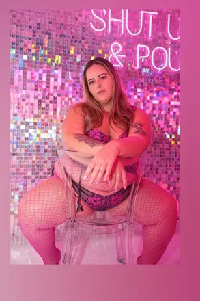 OnlyFans account  bellabinks avatar 1