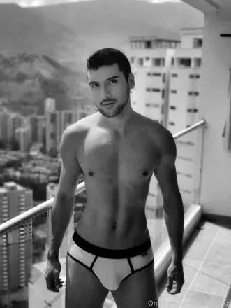 OnlyFans cuenta aronmaxxx avatar 1