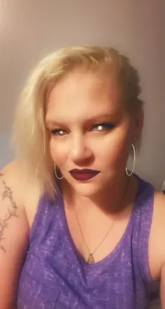OnlyFans cuenta outsiderbeautyqueen header 2