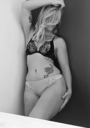 OnlyFans cuenta blondgirlsgowrong header 2