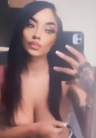 OnlyFans cuenta therealcmarii previous_avatars_1 3