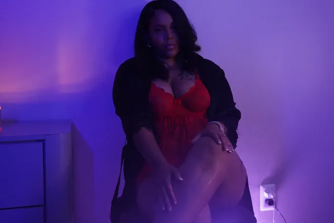 OnlyFans cuenta luxuriouslyher header 2